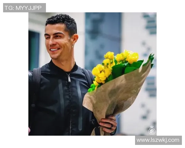 足球明星之子颜值爆表引发热议成为新一代帅哥偶像